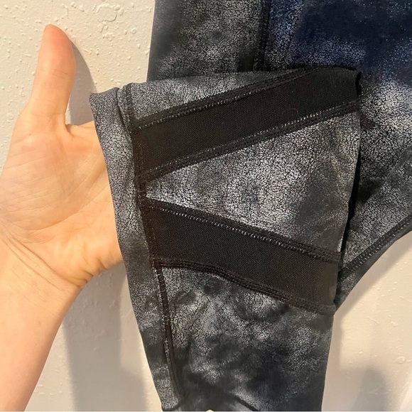 ZYIA 2 Piece Set Active Gray Stonewashed 7/8 Tight Leggings and Sports Bra - Picture 13 of 15